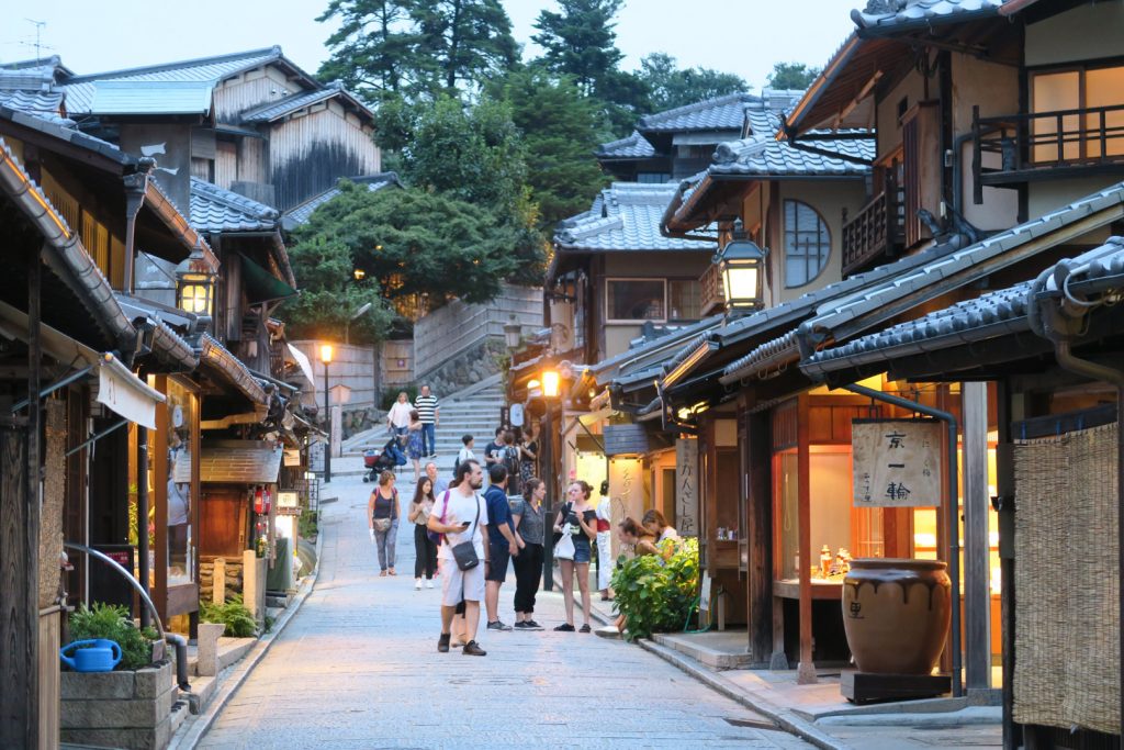 yasaka pagoda and sannen zaka street