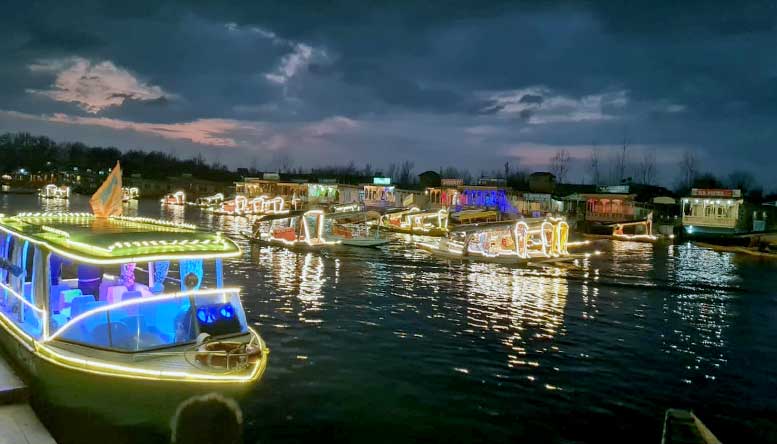 dal-lake-shikara-kashmir