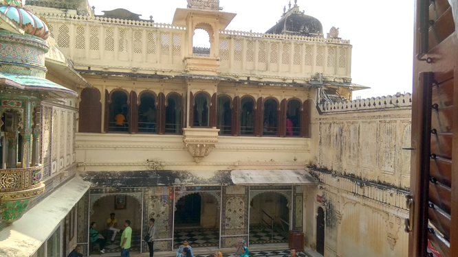 City Palace, Udaipur, palace complex, Mewar, Rajasthan, Maharana Udai Singh II,  Sisodia, rajput, lake, pichola, view, Architecture, Gateways, Elephant, museum, 